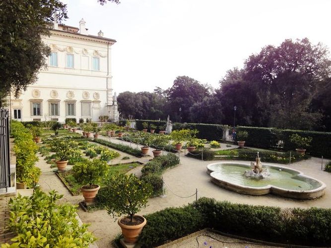 Jardin palais farnese Rome